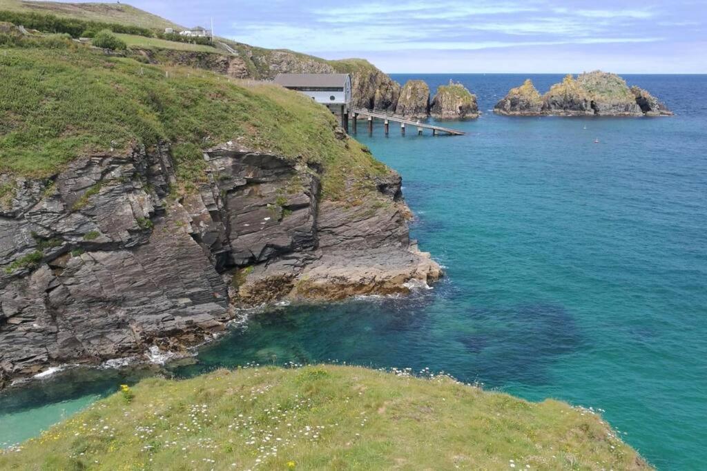 Marios Lodge Padstow Exteriör bild